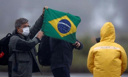 Ciudadanos brasileros regresan de Wuhan, China, en medio de la pandemia que golpea fuertemente al país más grande de Sudamérica. Ciudadanos brasileros regresan de Wuhan, China, en medio de la pandemia que golpea fuertemente al país más grande de Sudamérica.