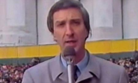 Mauro Viale preguntaba: Quién mueve?, y el delantero respondía Muevo yo Mauro, Walter Perazzo, o el jugador de turno. Mauro Viale preguntaba: Quién mueve?, y el delantero respondía Muevo yo Mauro, Walter Perazzo, o el jugador de turno.