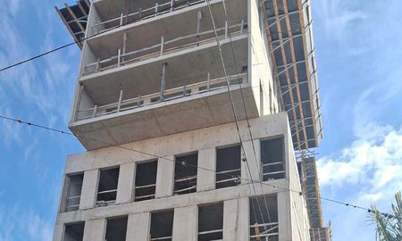 Cuatro obreros murieron y otro resultó con heridas de gravedad tras un accidente laboral en un edifcio en construcción en la ciudad de San Lorenzo, al norte de Rosario. Cuatro obreros murieron y otro resultó con heridas de gravedad tras un accidente laboral en un edifcio en construcción en la ciudad de San Lorenzo, al norte de Rosario.