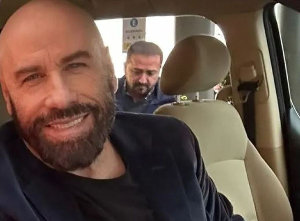 Apareció una foto de John Travolta en el Aeropuerto de Bariloche. Apareció una foto de John Travolta en el Aeropuerto de Bariloche.