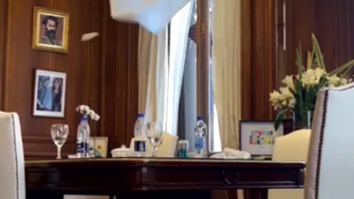 La vista de la ventana del despacho de CFK en el Congreso desde adentro