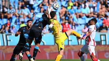 Con un final polémico por un gol anulado, Unión igualó sin goles ante Belgrano en Córdoba