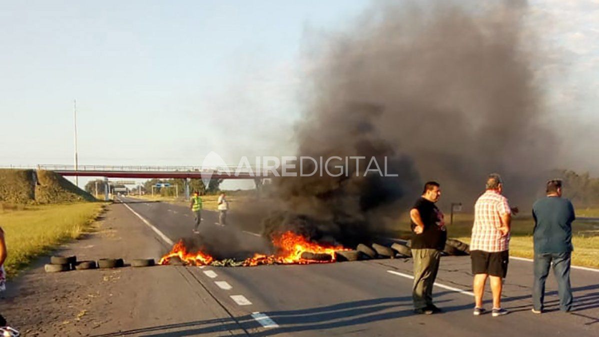 La autopista Santa Fe - Rosario estar&aacute; cortada hasta las 11 de la ma&ntilde;ana aproximadamente.