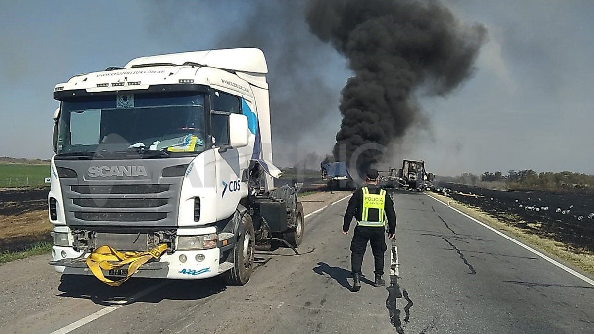 Personal de la Vial se presente y colaboró con el tránsito en la ruta.