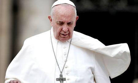 El Papa Francisco inicia un viaje a Irak que preocupa por el estado de guerra. El Papa Francisco inicia un viaje a Irak que preocupa por el estado de guerra.