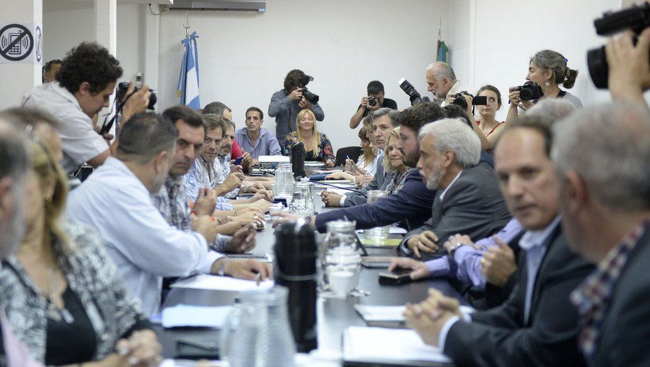 Paritarias: el Gobierno impulsa una cláusula de revisión para compensar la inflación