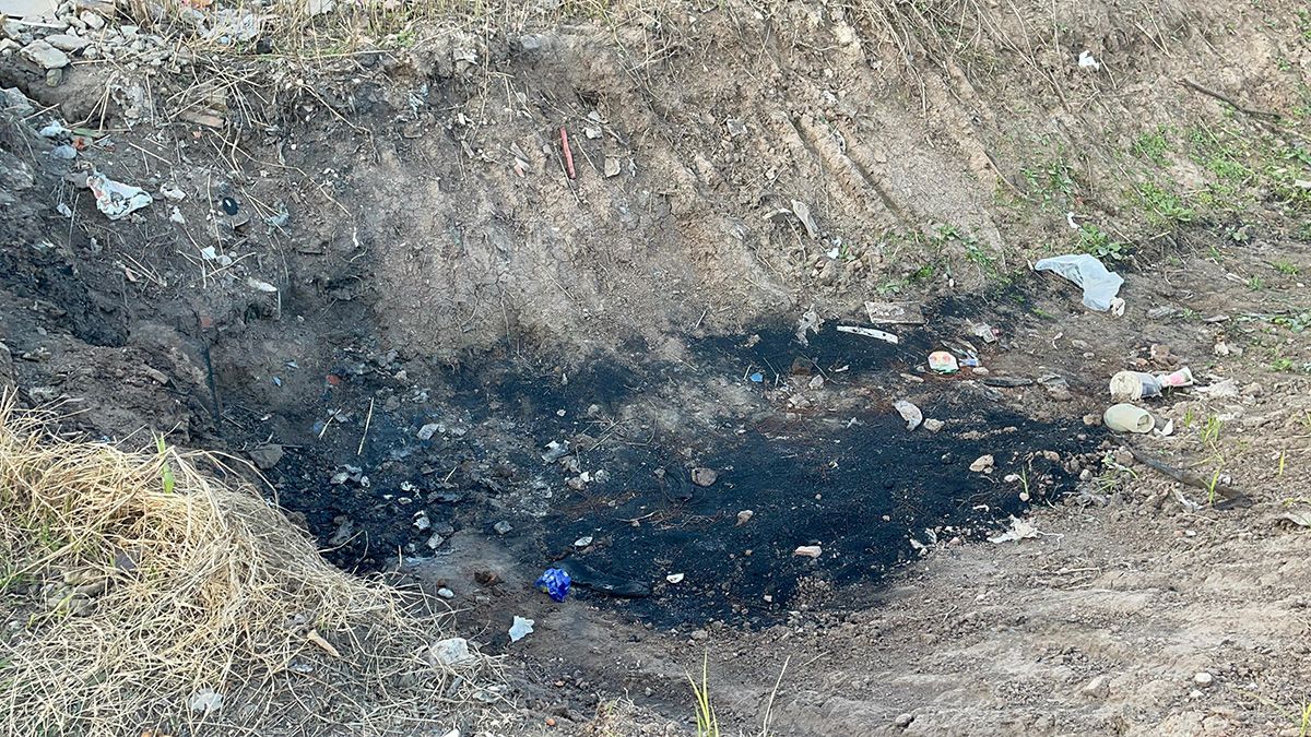 Vecinos de la zona rural entre Recreo y Monte Vera encontraron en una zanja un cuerpo semivestido y atado en las manos.
