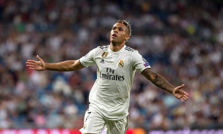 Mariano Díaz, de 26 años, fue diagnosticado con coronavirus luego de la consagración en La Liga con el Real Madrid. Mariano Díaz, de 26 años, fue diagnosticado con coronavirus luego de la consagración en La Liga con el Real Madrid.
