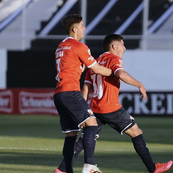 Tras un gol de Claudio Riaño en contra