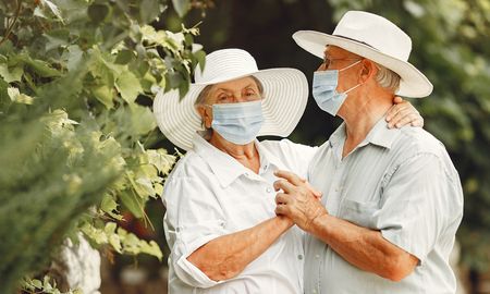 El Ministerio de Salud de la Nación y el PAMI difundieron hoy recomendaciones para adultos mayores a fin de prevenir, mitigar y dar respuesta adecuada a las olas de calor. El Ministerio de Salud de la Nación y el PAMI difundieron hoy recomendaciones para adultos mayores a fin de prevenir, mitigar y dar respuesta adecuada a las olas de calor.