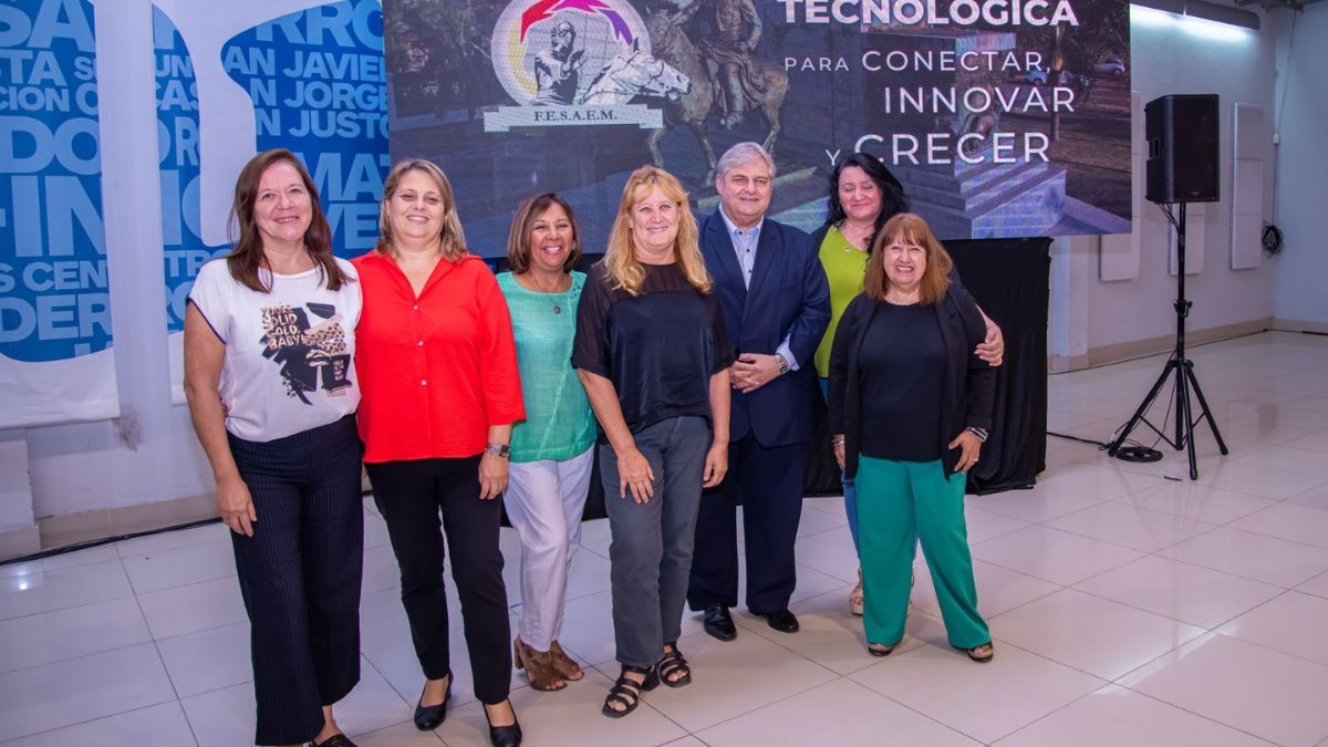 Alejandro Russo, titular de la Confederación Argentina de Mutualidades, intercambió ideas con las participantes del encuentro. Alejandro Russo, titular de la Confederación Argentina de Mutualidades, intercambió ideas con las participantes del encuentro.