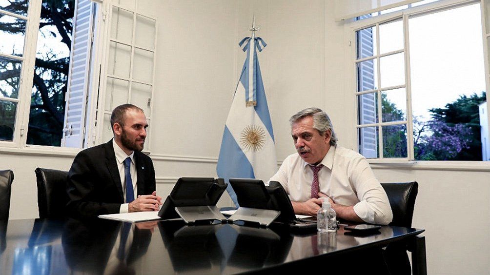 El presidente Alberto Fernández y el ministro Martín Guzmán en una reunión.