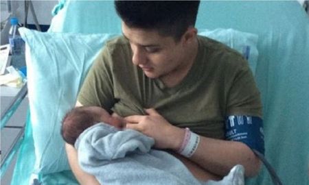 La foto viral de un joven trans amamantando a su bebé: Procreé, gesté, parí y lacté como hombre, como el hombre que soy La foto viral de un joven trans amamantando a su bebé: Procreé, gesté, parí y lacté como hombre, como el hombre que soy