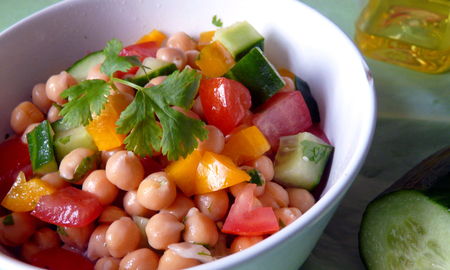 Ensalada tunecina: conocé la receta que no necesita cubiertos Ensalada tunecina: conocé la receta que no necesita cubiertos