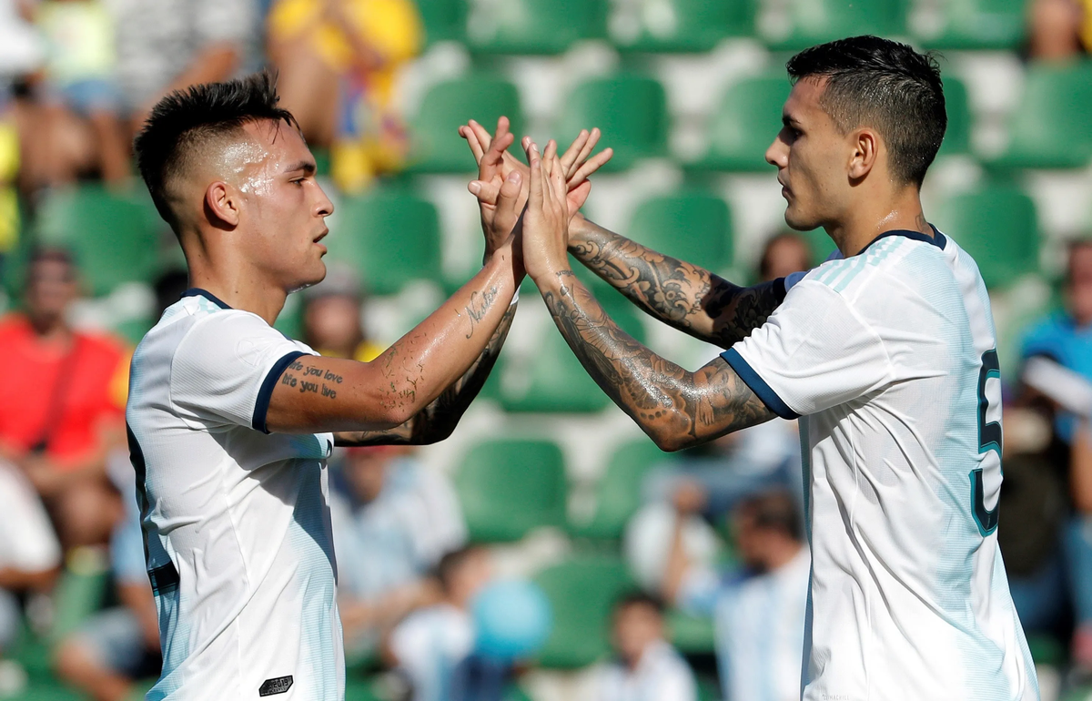 Lautaro Martínez y Leandro Paredes, de Lautaro Martínez y Leandro Paredes, de