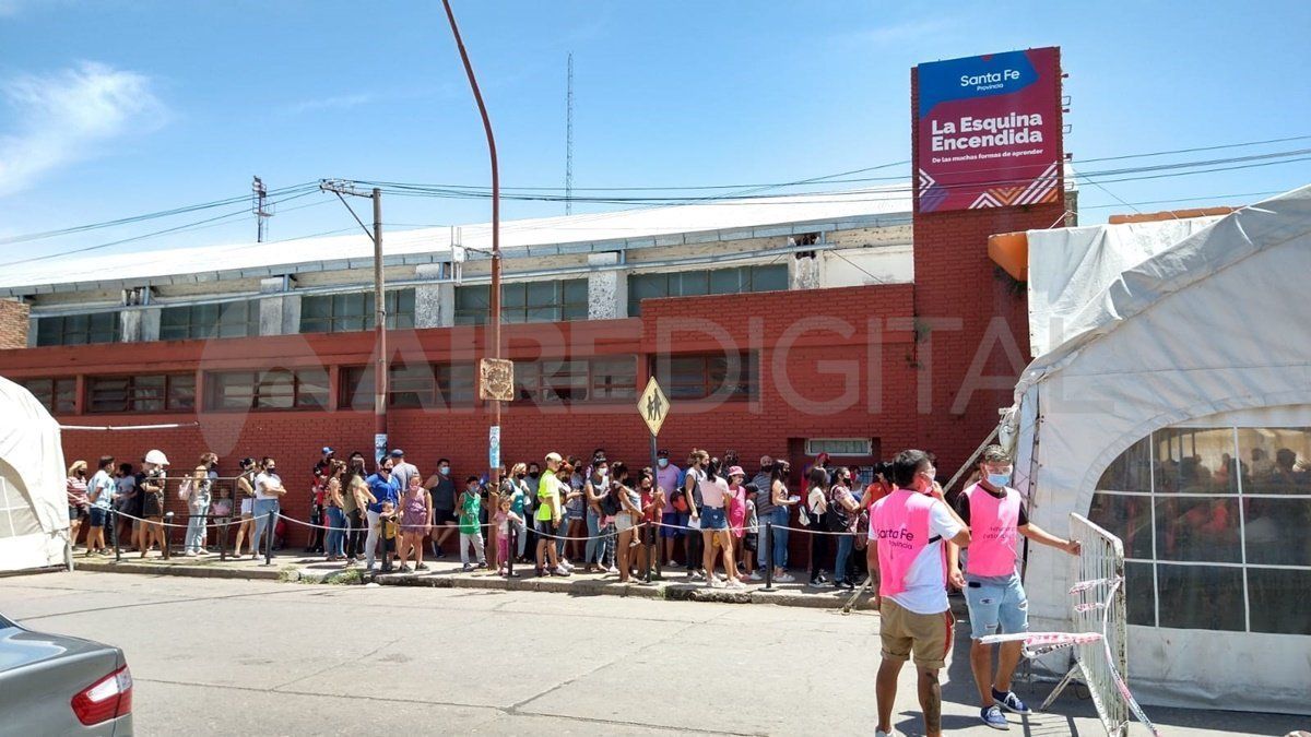 Ante el colapso desde la Esquina Encendida solicitaron a los santafesinos que se acerquen con sus hijos a partir del lunes.