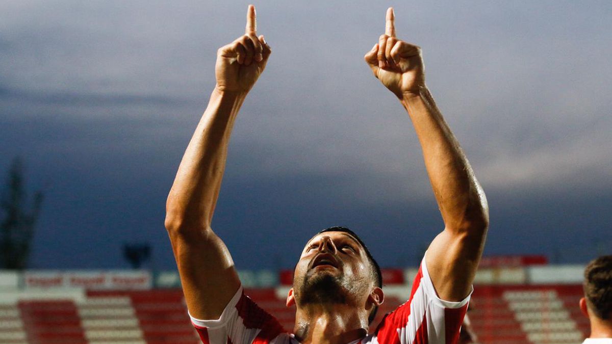 Unión venció 3-2 a Lanús con un doblete de Juan Manuel García y un gol sobre el final de Daniel Juárez. El Tatengue ganó por primera vez en la Copa de la Liga.