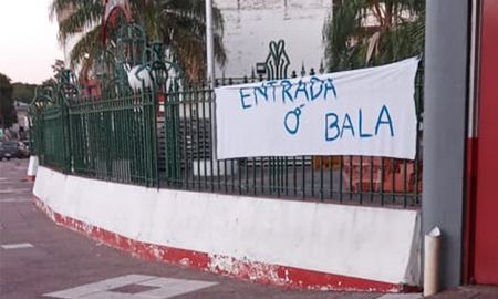 Colgaron una bandera con una amenaza dirigida a la dirigencia del Club Atlético Unión. Se traría de otro episodio relacionado a la interna de la barrabrava. Colgaron una bandera con una amenaza dirigida a la dirigencia del Club Atlético Unión. Se traría de otro episodio relacionado a la interna de la barrabrava.