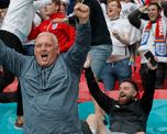 El gobierno de Italia anticipó que no permitirán el ingreso de hinchas ingleses para el partido por la Eurocopa ante Ucrania. El gobierno de Italia anticipó que no permitirán el ingreso de hinchas ingleses para el partido por la Eurocopa ante Ucrania.