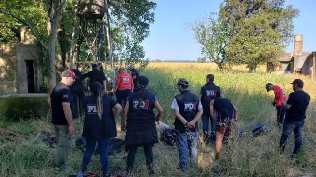 Agentes de la Policía de Investigaciones en una escena del crimen. 