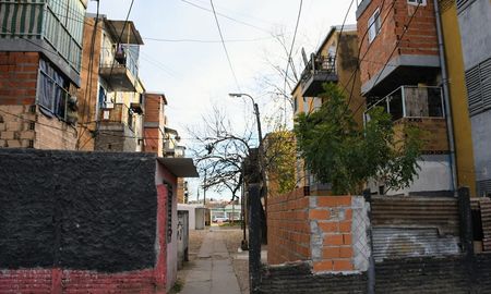 Un hombre de 30 años fue asesinado de un tiro en la cabeza en uno de los pasillos de un barrio Fonavi de la ciudad de Rosario.