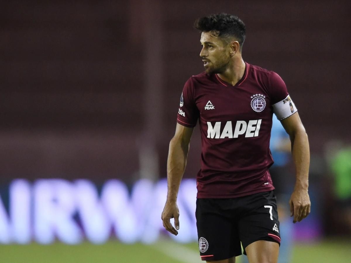 El futbolista de Lanús habló en conferencia de prensa sin filtro y lanzó un fuerte mensaje.
