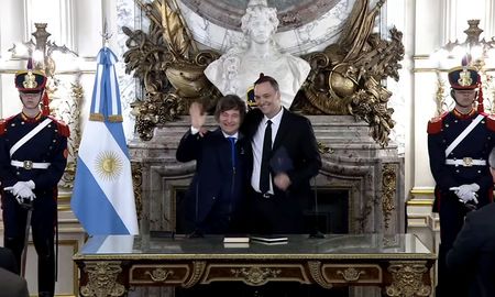 Javier Milei y Manuel Adorni, un vínculo que muchos libertarios ven como un lastre para el Presidente. Javier Milei y Manuel Adorni, un vínculo que muchos libertarios ven como un lastre para el Presidente.
