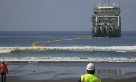 En la actualidad, Argentina recibe internet gracias a la fibra óptica que ingresa desde el mar en la localidad de Las Toninas. En la actualidad, Argentina recibe internet gracias a la fibra óptica que ingresa desde el mar en la localidad de Las Toninas.