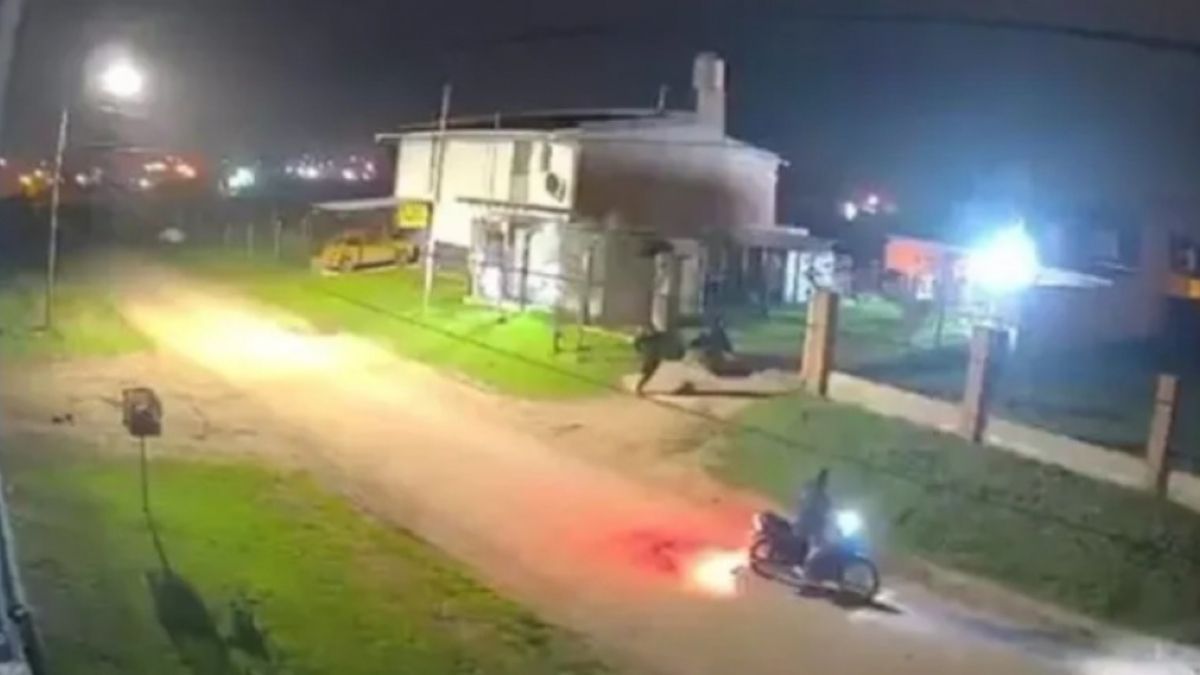 El hombre fue atacado por un grupo de seis delincuentes bajo la modalidad piraña cuando estaba por ingresar a su domicilio.