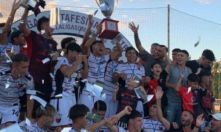 La decisión que tomó la dirigecia de Colón con cuatro juveniles tras ser campeones de la Liga Santafesina La decisión que tomó la dirigecia de Colón con cuatro juveniles tras ser campeones de la Liga Santafesina