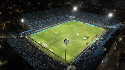 La hincha más afortunada: festejó su cumple de 15 en la cancha y su ídolo la sorprendió