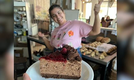 Juana Urteaga pasó de vender chocotorta en el garaje de su casa a abrir su segunda sucursal. Juana Urteaga pasó de vender chocotorta en el garaje de su casa a abrir su segunda sucursal.