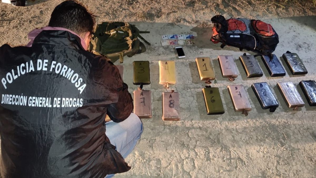 El procedimiento implicó además la requisa del hotel en donde se hospedaban los detenidos. El procedimiento implicó además la requisa del hotel en donde se hospedaban los detenidos.