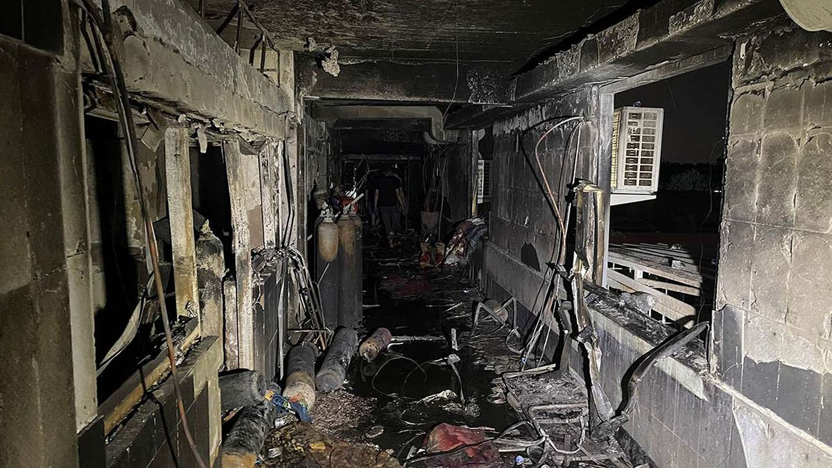 80 personas murieran en un incendio en un hospital de Bagdad iniciado en una sala de terapia intensiva en la que se atendía a pacientes de coronavirus.