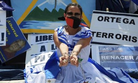Según señaló el Palacio San Martín en un comunicado, la República Argentina aprovechó la ocasión para agradecer a la Alta Comisionada, y reiteró el apoyo a su trabajo y esfuerzos en todas las regiones del mundo que eleva los estándares de protección de los derechos humanos. Según señaló el Palacio San Martín en un comunicado, la República Argentina aprovechó la ocasión para agradecer a la Alta Comisionada, y reiteró el apoyo a su trabajo y esfuerzos en todas las regiones del mundo que eleva los estándares de protección de los derechos humanos.