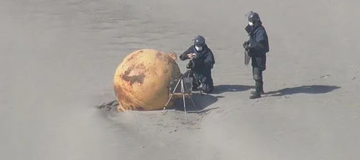 Las autoridades evacuaron la zona mientras investigaba el origen del misterioso objeto, que aún no fue confirmado que es.