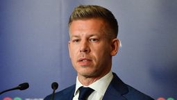 El conservador Péter Magyar, líder del partido Tisza se estaría imponiendo en las elecciones de Hungría.