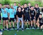Luego de trabajar con la Sub23, Ernesto Fontanet fue convocado para ser uno de los barberos oficiales de la Selección Argentina en el Mundial Qatar 2022 Luego de trabajar con la Sub23, Ernesto Fontanet fue convocado para ser uno de los barberos oficiales de la Selección Argentina en el Mundial Qatar 2022