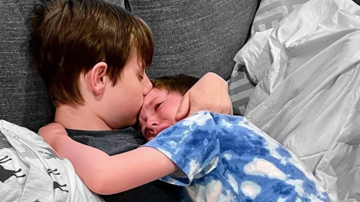 Ian abrazó a su hermano menor mientras le contaba sobre su cáncer terminal.
