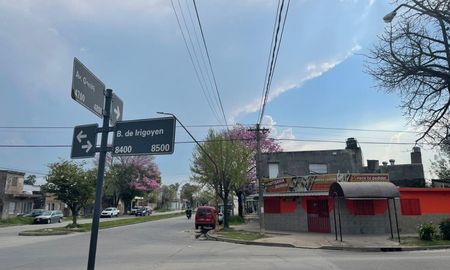 “Hace varios años reclamamos para que pongan un semáforo. Ya hubo muchas muertes”, expresó una vecina de la zona. “Hace varios años reclamamos para que pongan un semáforo. Ya hubo muchas muertes”, expresó una vecina de la zona.