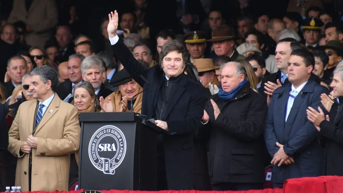 El presidente Javier Milei anunció bajas permanentes para las retenciones al campo.