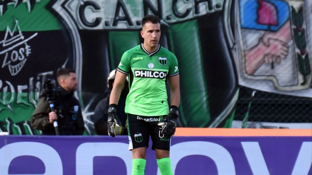 Facundo Ferrero, arquero de Nueva Chicago, en la mira de Unión. Facundo Ferrero, arquero de Nueva Chicago, en la mira de Unión.