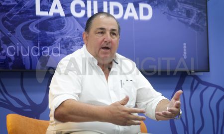 Hace un mes y ante un Concejo repleto de dirigentes políticos y autoridades tanto provinciales como municipales, Poletti asumió como intendente. Hace un mes y ante un Concejo repleto de dirigentes políticos y autoridades tanto provinciales como municipales, Poletti asumió como intendente.