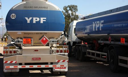 naftas: en el interior del pais los precios son notablemente mas altos que en capital federal naftas: en el interior del pais los precios son notablemente mas altos que en capital federal
