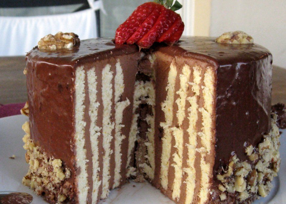 Torta libro de chocolate con dulce de leche