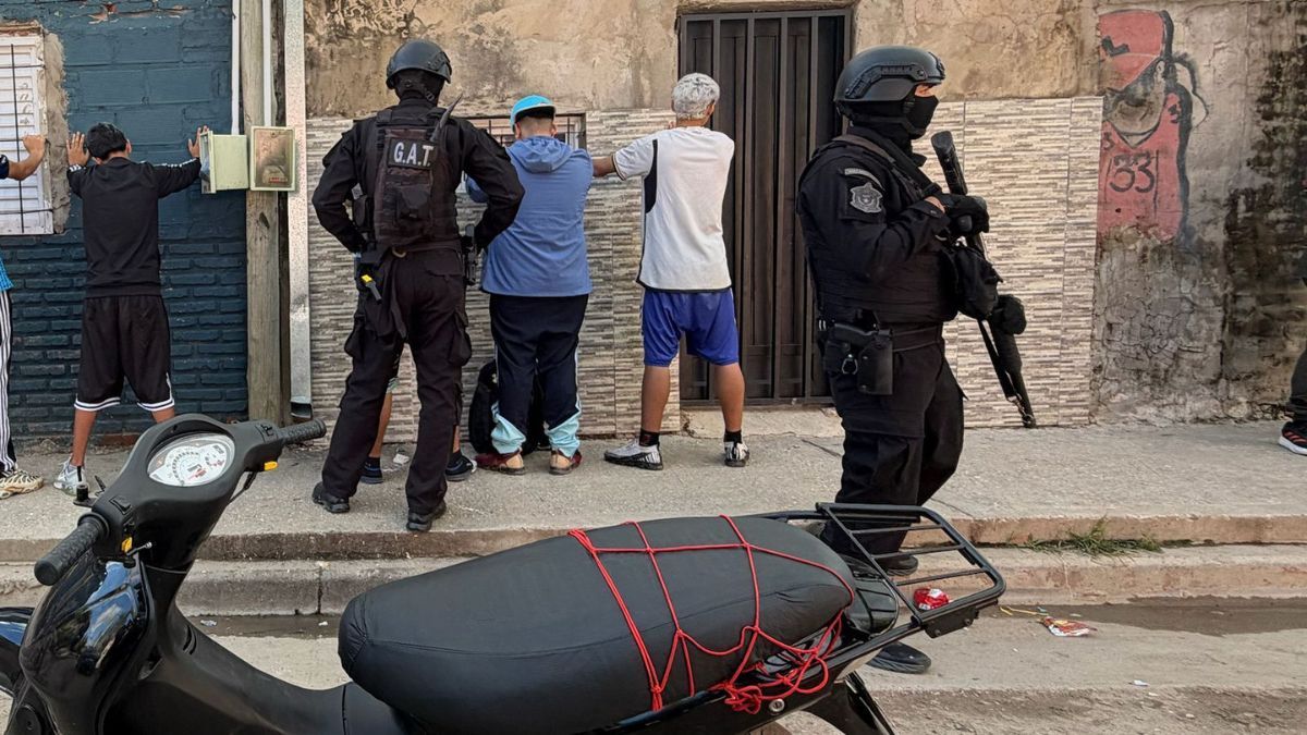 Dos allanamientos en la ciudad capital dejaron una detenida