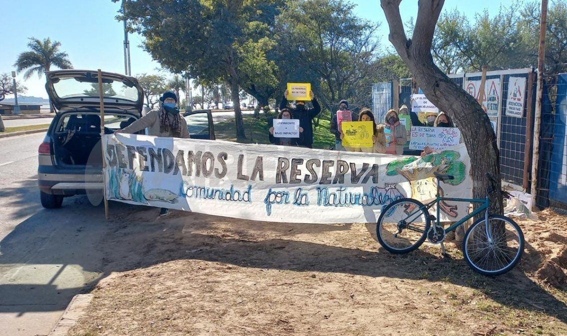 Manifestantes continúan impidiendo el ingreso a la obra del Aulario de la UNL