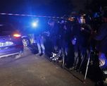 Un coche de la policía entra al perímetro después de que un profesor de historia que abrió una discusión con estudiantes sobre caricaturas del profeta Mahoma del Islam fuera decapitado en Conflans-Saint-Honorine, al norte de París. (Foto: AP /Michel Euler). Un coche de la policía entra al perímetro después de que un profesor de historia que abrió una discusión con estudiantes sobre caricaturas del profeta Mahoma del Islam fuera decapitado en Conflans-Saint-Honorine, al norte de París. (Foto: AP /Michel Euler).