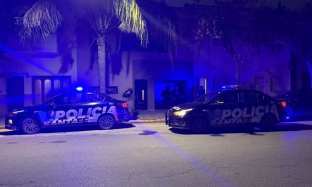Tras la denuncia al 911, personal de la Brigada Motorizada de la Unidad Regional I se constituyó en el lugar para entrevistar a los damnificados e iniciar las primeras actuaciones. Tras la denuncia al 911, personal de la Brigada Motorizada de la Unidad Regional I se constituyó en el lugar para entrevistar a los damnificados e iniciar las primeras actuaciones.