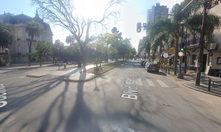 Un hombre de 51 años fue golpeado en pleno Bulevar Gálvez Un hombre de 51 años fue golpeado en pleno Bulevar Gálvez